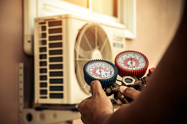 Professional Hvac technician working in Sterling Heights, MI